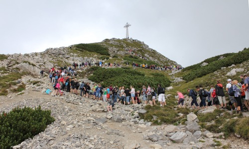 queue to giewont